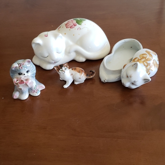 Porcelain Kittys - Picture 2 of 8